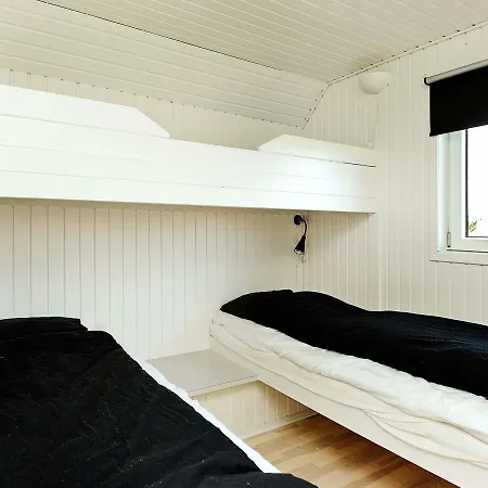 Vakantiehuis Four-bedroom Holiday In 3