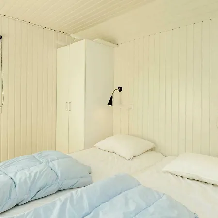Vakantiehuis Four-bedroom Holiday In 3